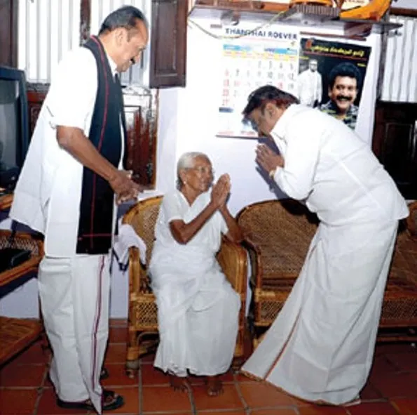 vijayakanth at vaiko's house